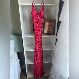 Pink zebra style Maxie dress
Size 2
Great condition I’ve never worn it